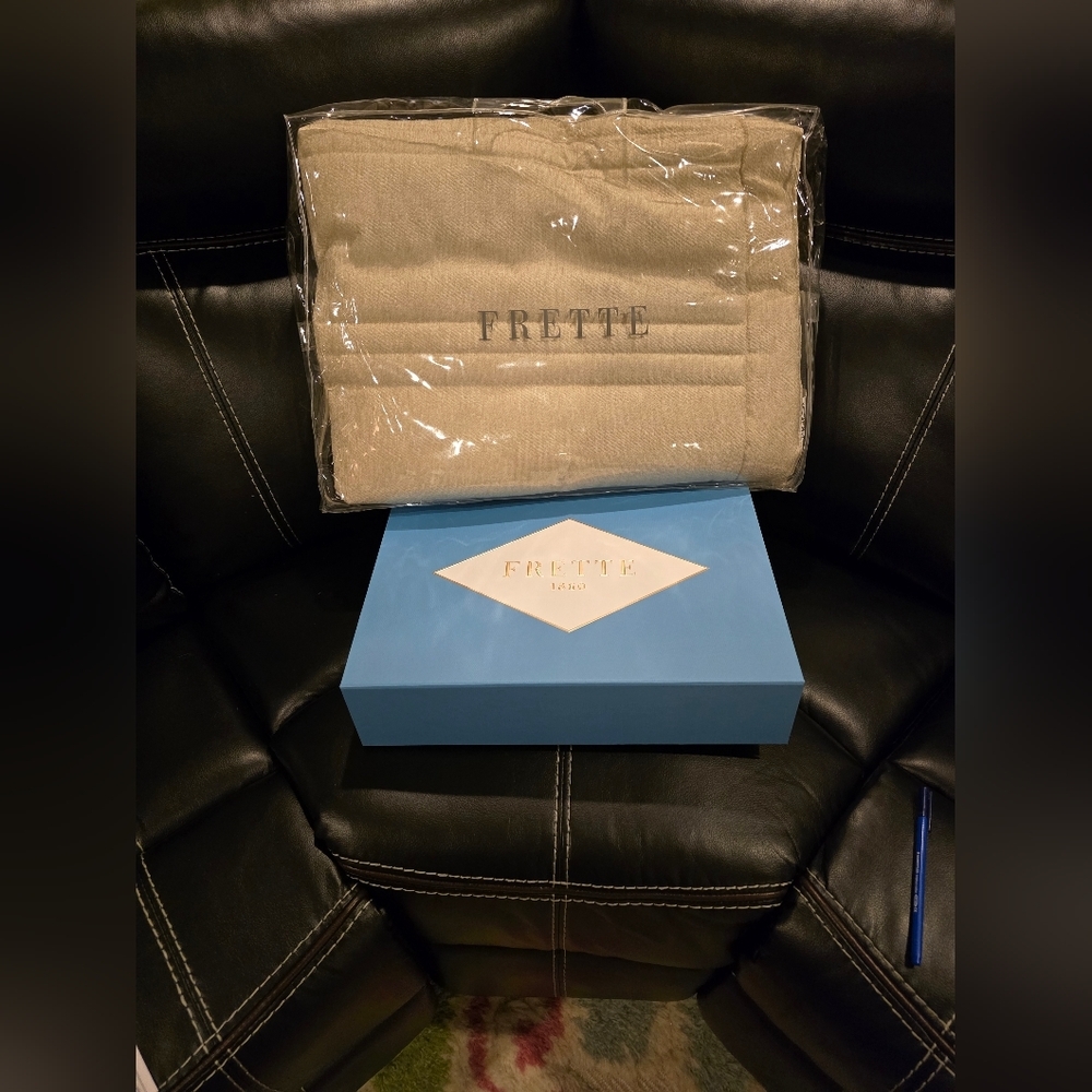 Sold OUT! Frette Luxury Brand New Espina Chenille Throw  Natural/Beige - Picture 3 of 9